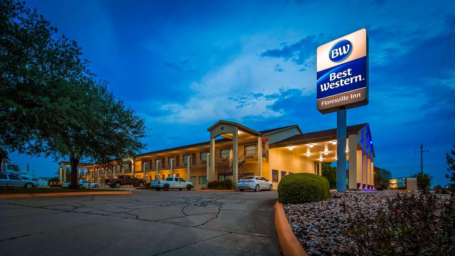 Surestay Hotel By Best Western Floresville Exteriér fotografie